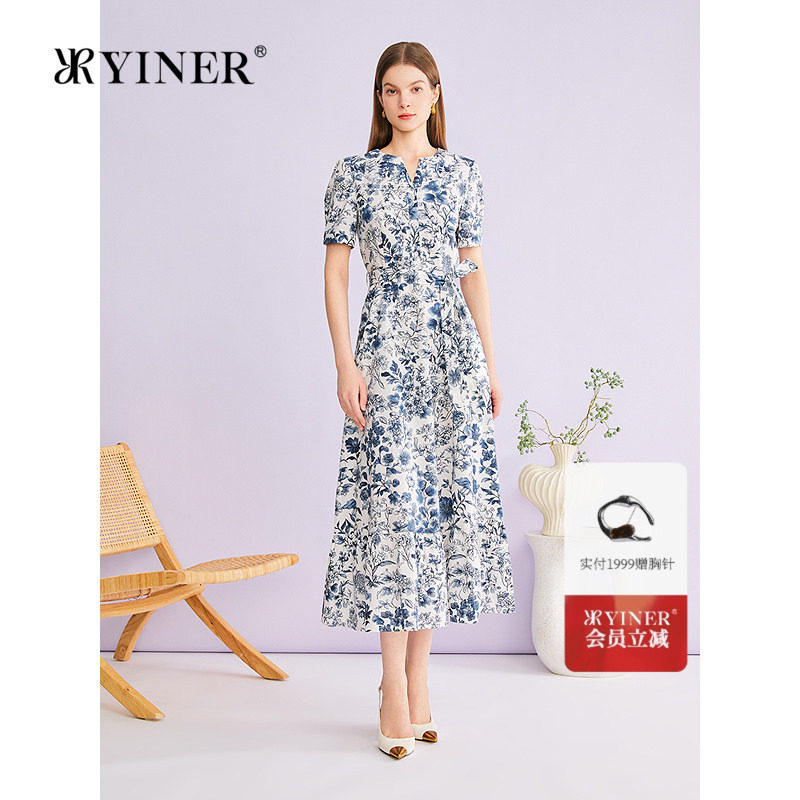 YINER音儿专选2026夏季新款优雅艺术印花V领系带收腰伞摆连