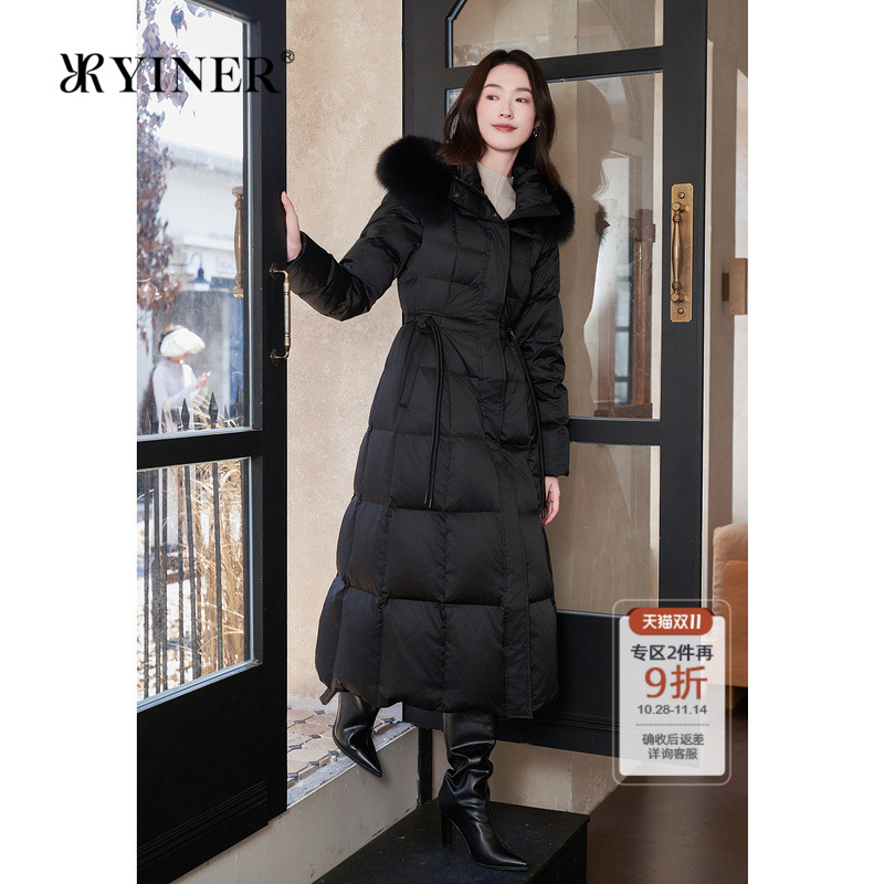 【高克重白鹅绒】YINER音儿女装冬季长款保暖狐狸毛领连帽羽绒服