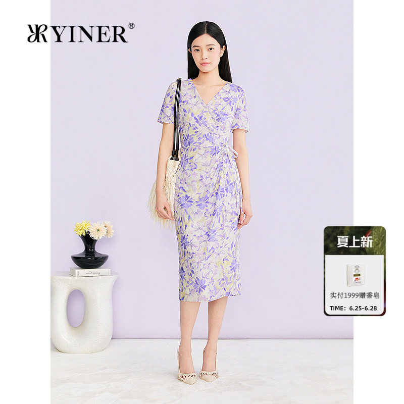 YINER音儿专选2026夏季新款优雅V领度假风艺术印花系带收腰