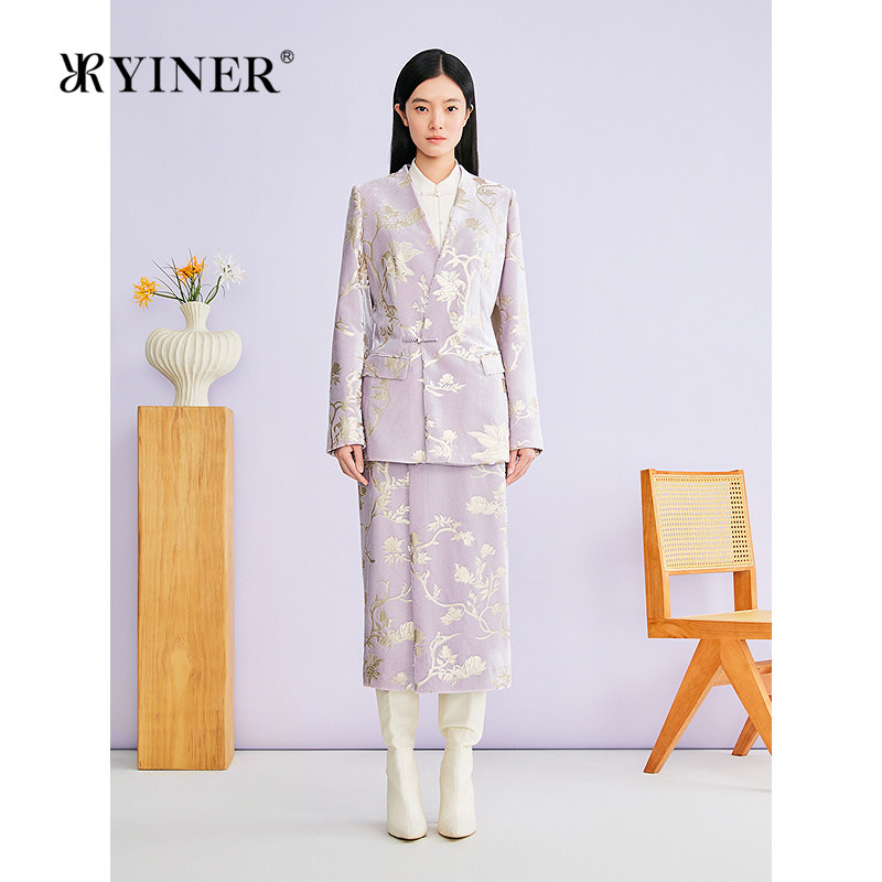 【新中式】YINER音儿2026春季新款优雅奢感丝绒盘扣收腰V领