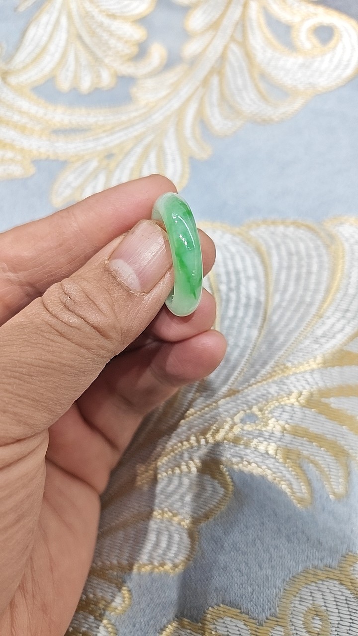 天然翡翠戒指冰飘阳绿花种老肉细完美无瑕疵圈口20圈口
