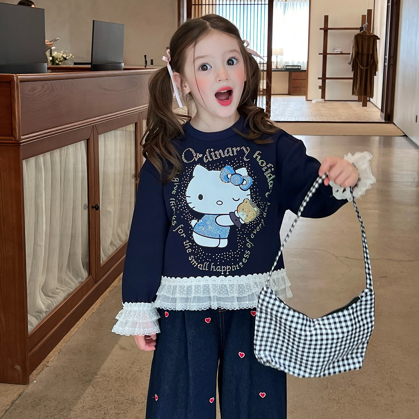 栀了成长记女童装时髦韩版烫钻卫衣春秋新款儿童宝宝蕾丝拼接上衣,童装/婴儿装/亲子装,卫衣/绒衫,淘宝优惠券,粉丝福利购,淘宝优惠卷