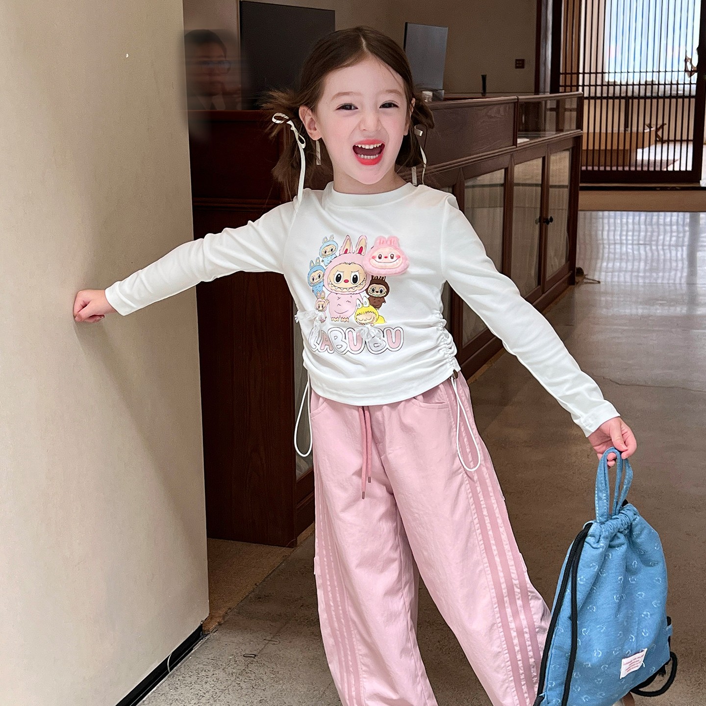 栀了成长记童装女童公仔长袖白色T恤秋2025儿童宝宝印花抽绳上衣