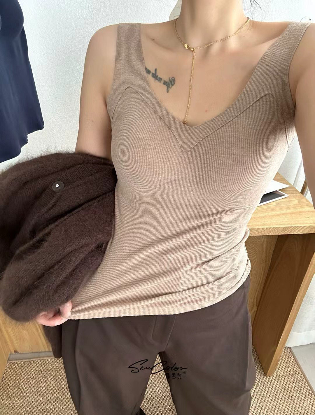 秋冬款无痕磨毛羊绒蛋白保暖背心女带胸垫聚拢打底衫塑身无袖上衣