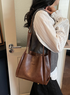 EUNICE EXQUISITE复古手提水桶包包女款高级感真皮通勤单肩斜挎包