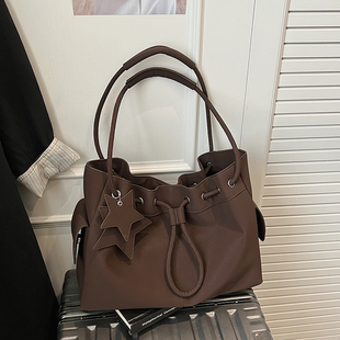 EUNICE EXQUISITE高级感束口抽绳水桶包包女大容量通勤单肩托特包