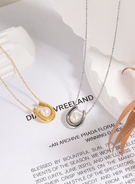 韩版新款小众U形珍珠吊坠项链女时尚个性气质百搭镀金钛钢锁骨链