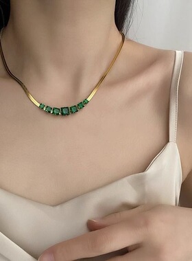 真金电镀通体钛钢气质复古祖母绿项链简约轻奢感配饰
