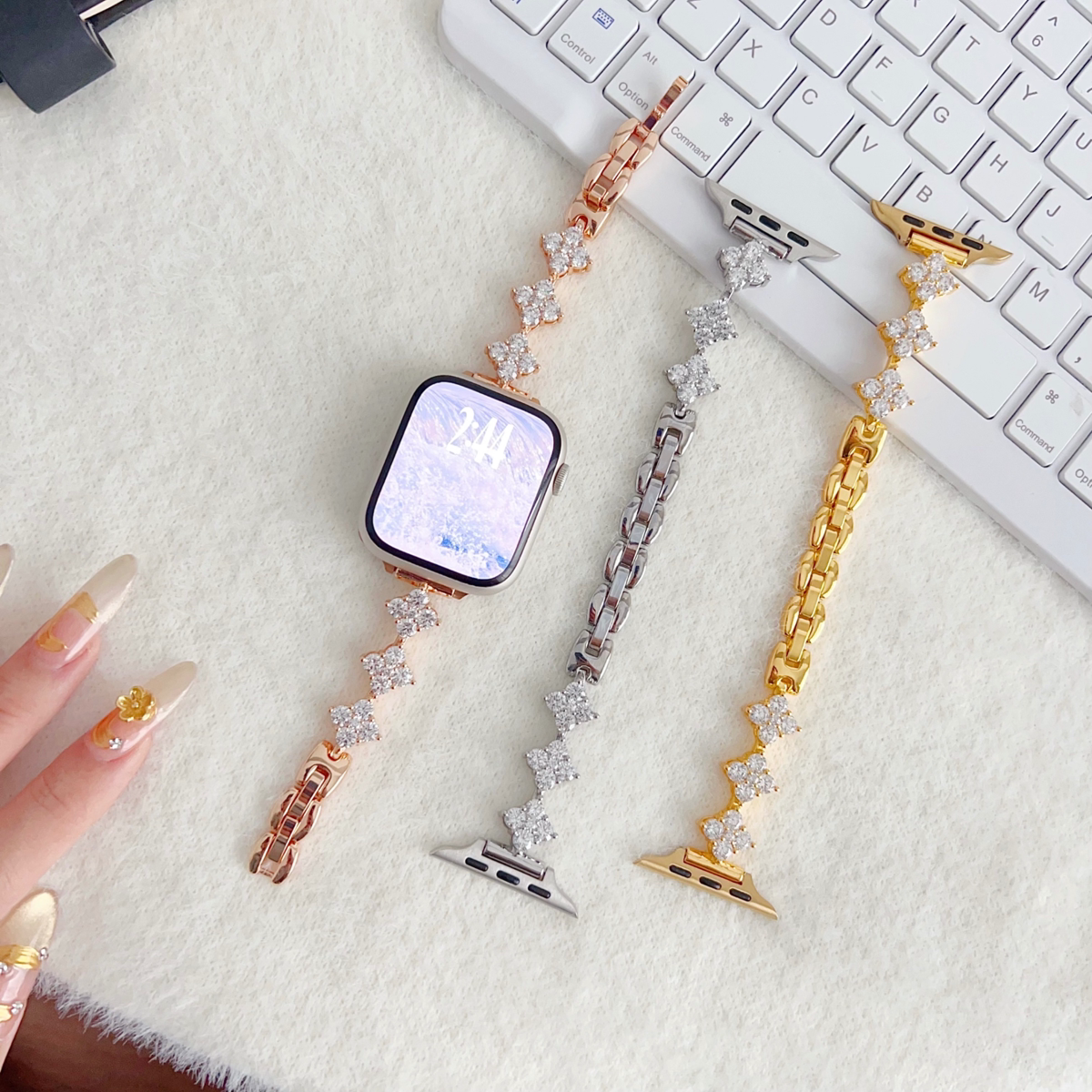适用Apple Watch S11/华为Fit 4四叶草满钻金属表带女轻奢腕带