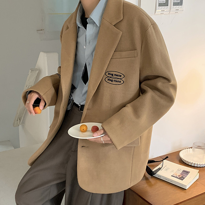 Fashion loose, embroidered woolen coat in autumn and winter