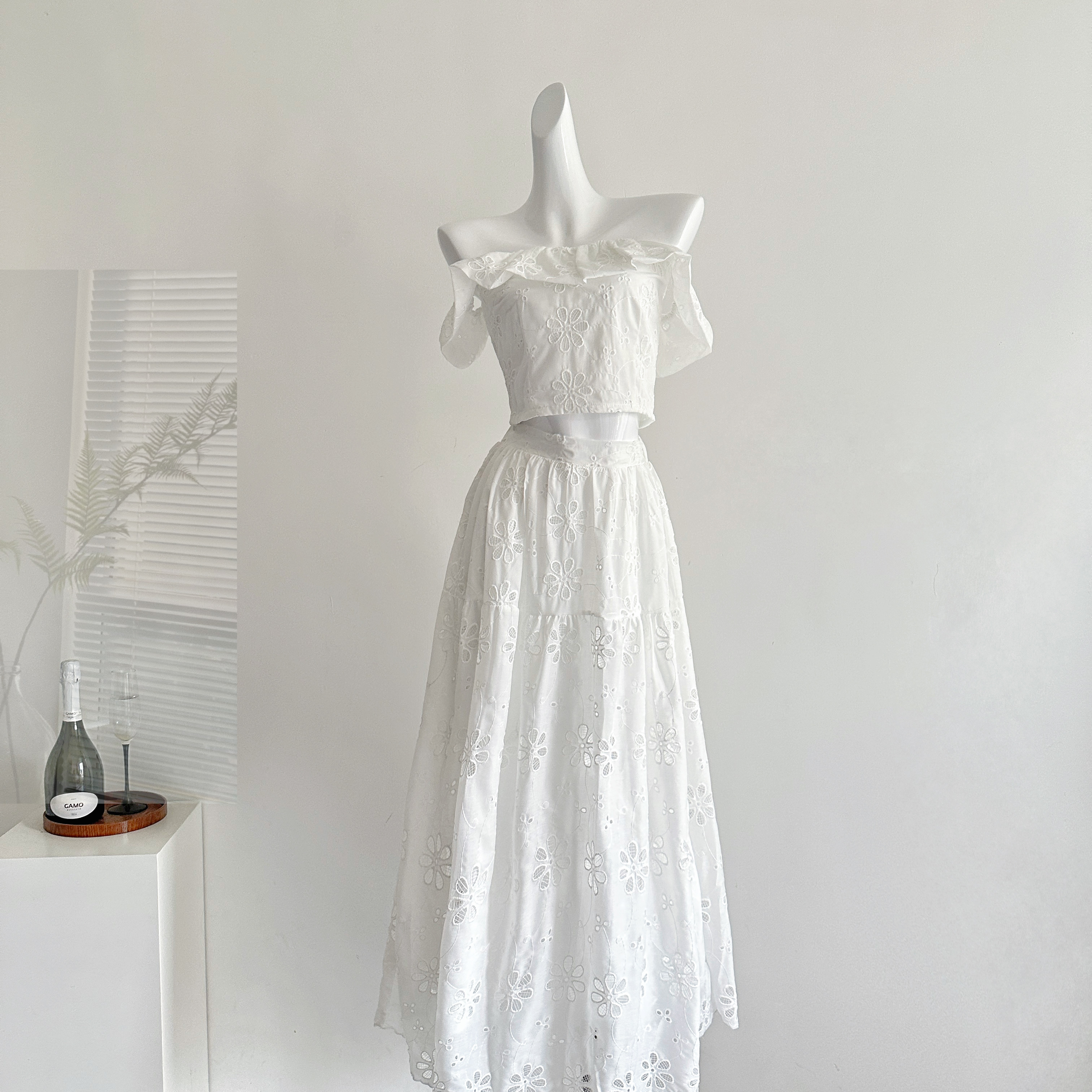 批发丨初梦POKEMENG月光白栀 夏镂空绣花一字肩上衣+半身长裙套装