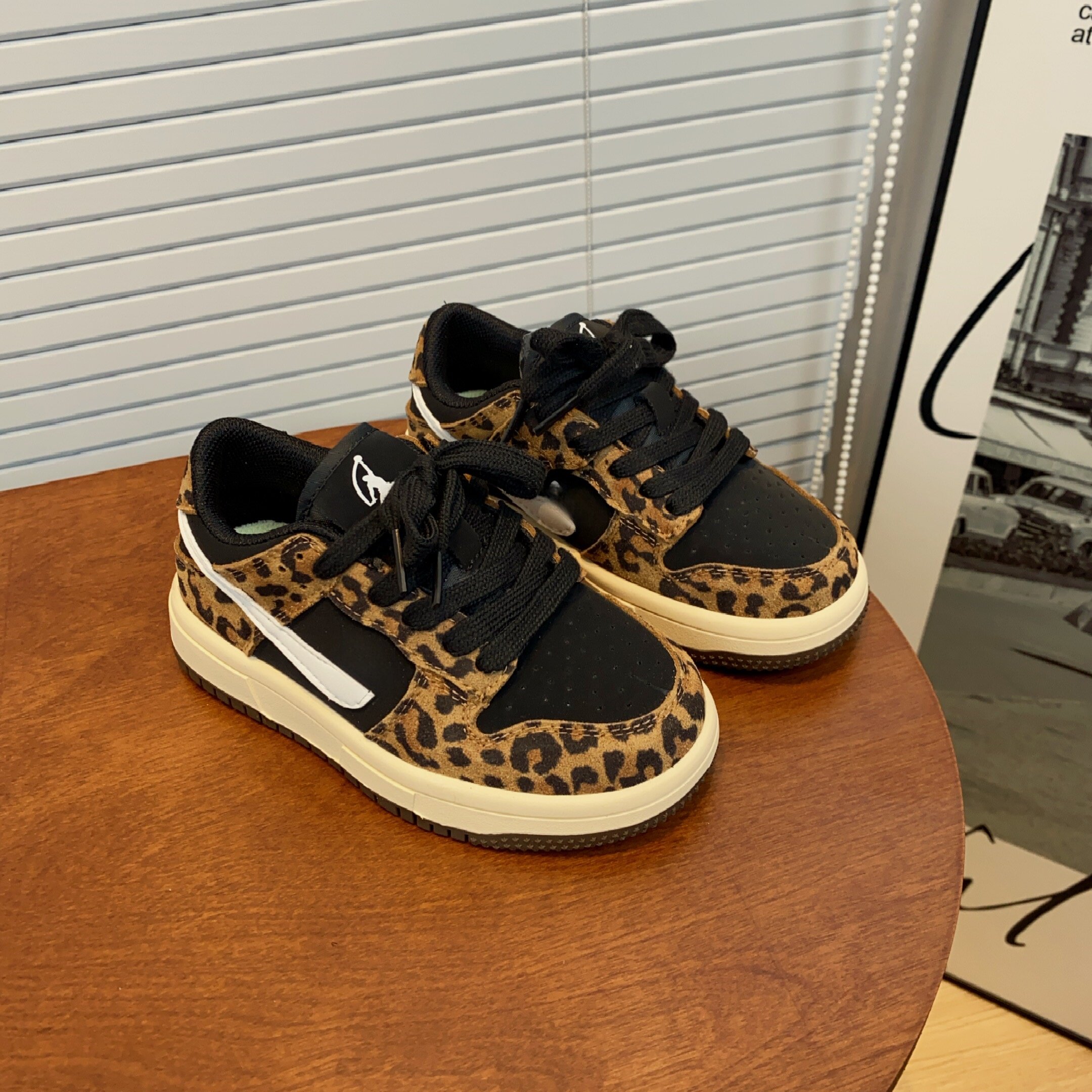 2026春秋女童板鞋豹纹低帮女孩子童学生鞋勾勾鞋跑步鞋时尚韩版潮