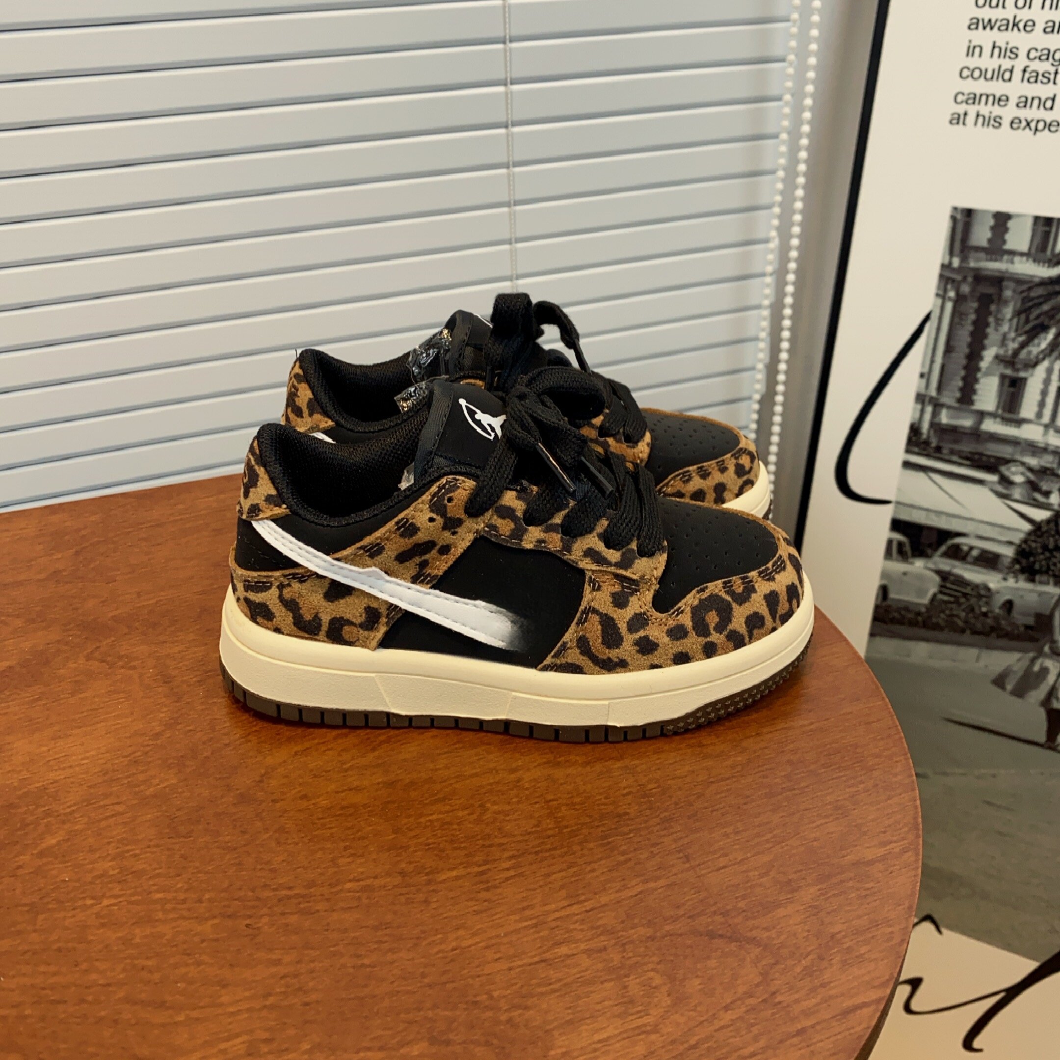 2026春秋女童板鞋豹纹低帮女孩子童学生鞋勾勾鞋跑步鞋时尚韩版潮