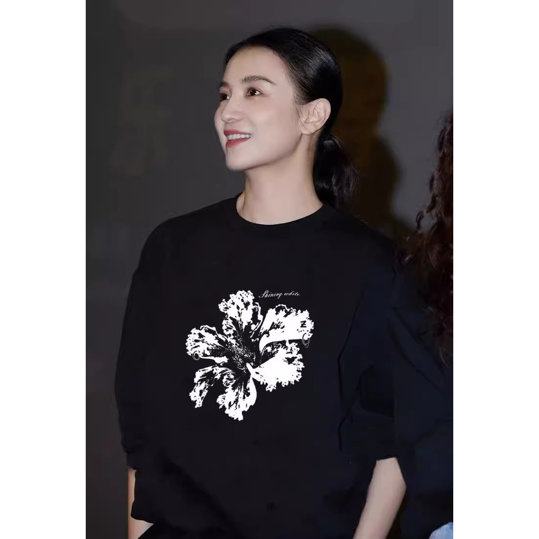 宋佳同款黑色圆领加绒卫衣女