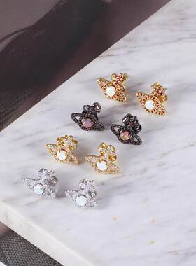 小巧迷你款炫彩树脂镶嵌闪耀小钻土星设计日常通勤精美耳钉耳饰女