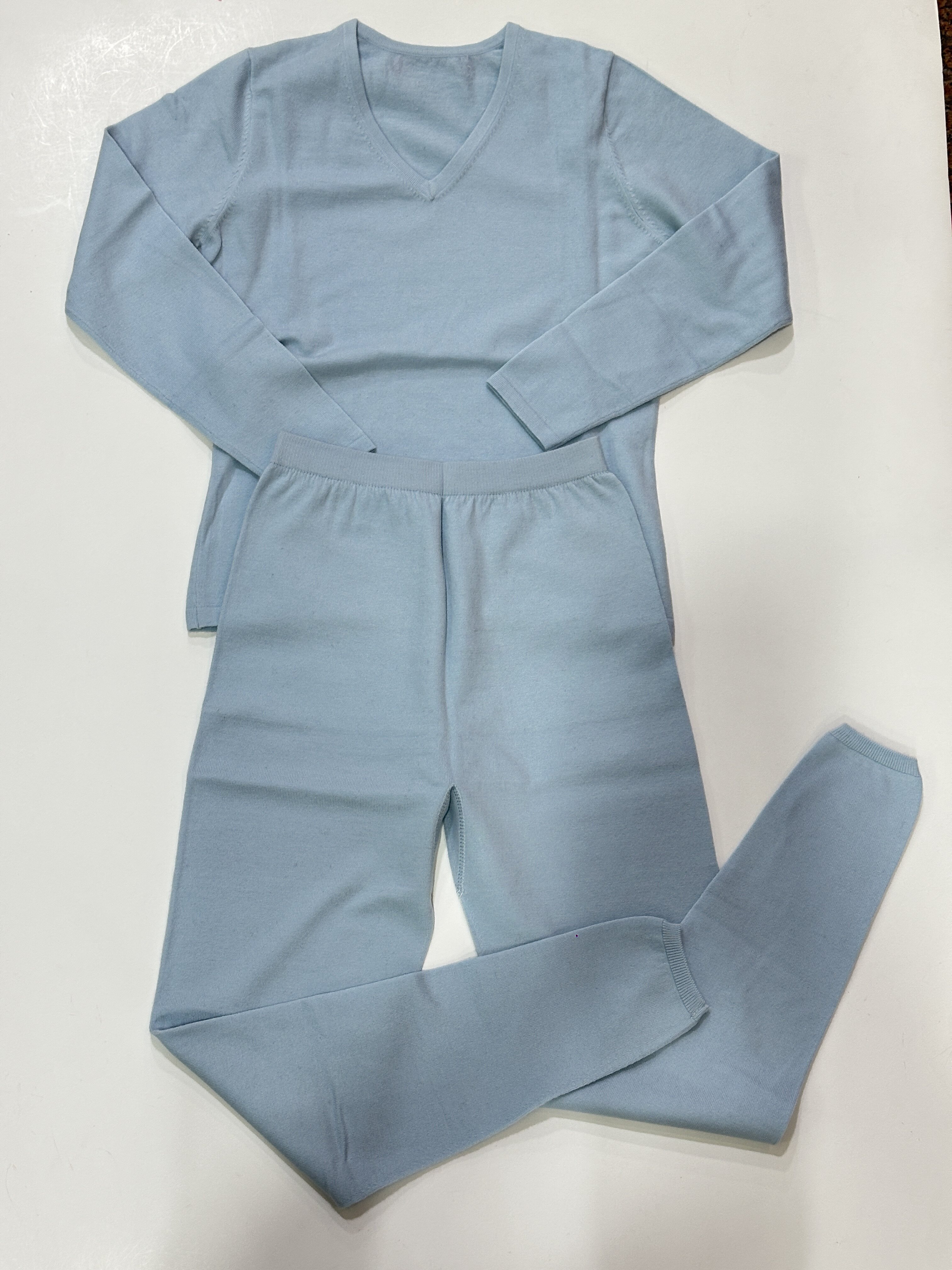 大童女 小个子女生男士高羊绒含量V领保暖打底上衣长裤工厂店