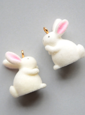 ZB267 卡哇伊植绒萌宠树脂白色萌小兔子吊坠 DIY饰品配件 1个