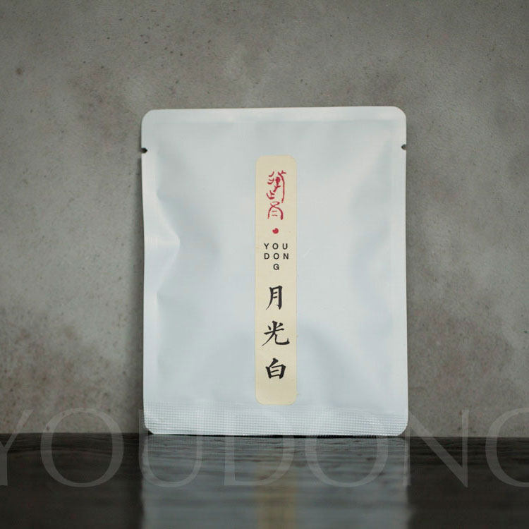 云南白茶清透甘甜月光白图片