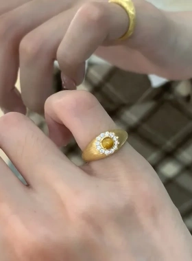 太阳花虎眼石戒指女拉丝微镶锆石指环女高级感中古重工金色食指戒