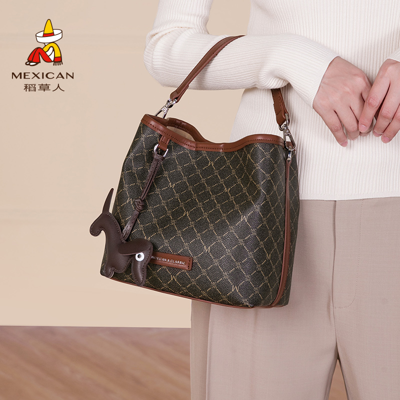 稻草人正品水桶包包女2025新款高级质感单肩斜挎小包大容量手提包