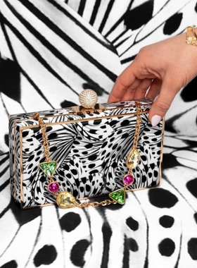 英伦奇幻贵牌Sophia Webster闪钻扣头彩蝶印花沙丁布料二用方盒包