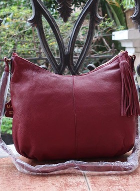 纽约冒险玛格家复古轻巧柔软牦牛皮二用流苏拉链新月包红色原280