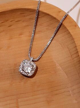 新款链年钻小方2023吊坠女轻奢潮