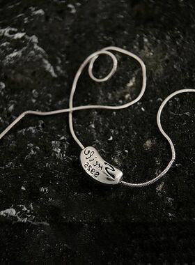 卫衣女小众百搭项链le锁骨豆设计风吊坠蛇骨链冷淡smi个性幸运链