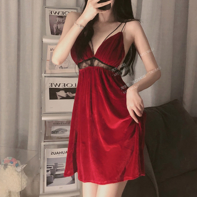低徊秋波蕾丝拼接美背吊带睡衣