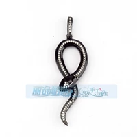 Змея покрыта черным 1