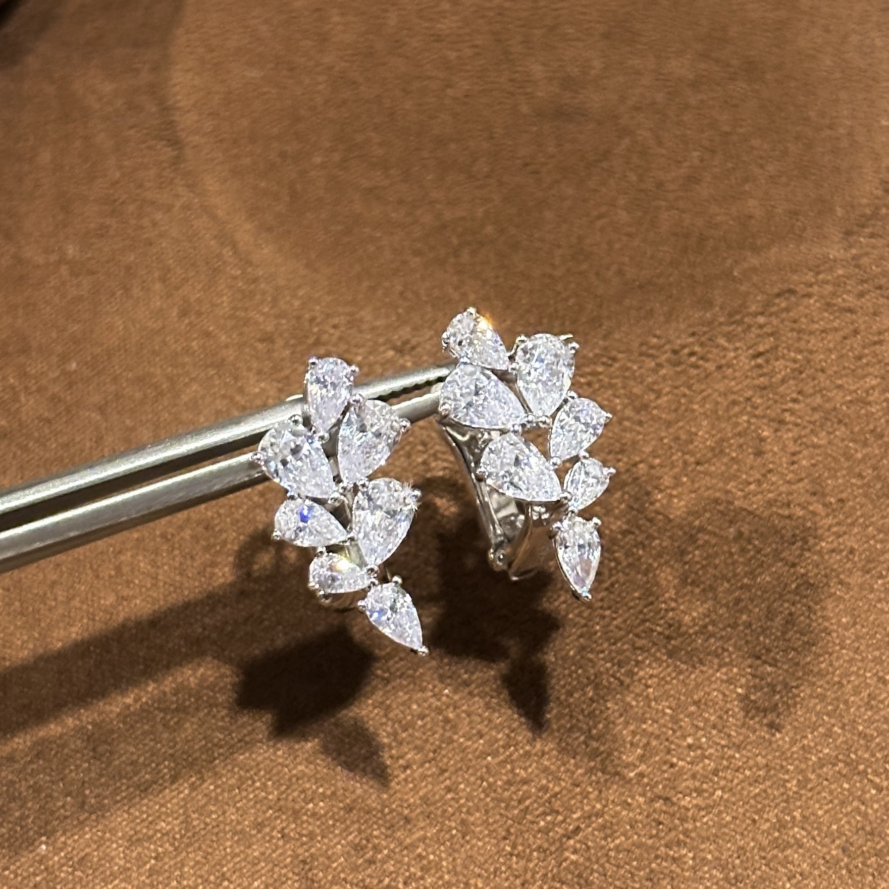 设计师s925纯银 水滴钻爆闪花瓣耳钉感异形钻精致仿真钻