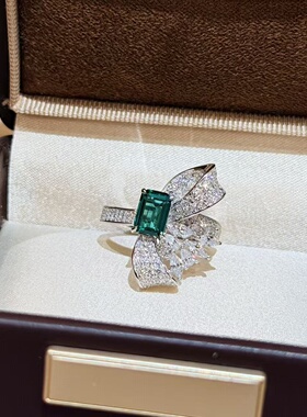 轻奢S925纯银 祖母绿丝带满钻戒指仿真钻爆闪精致绿钻马眼钻