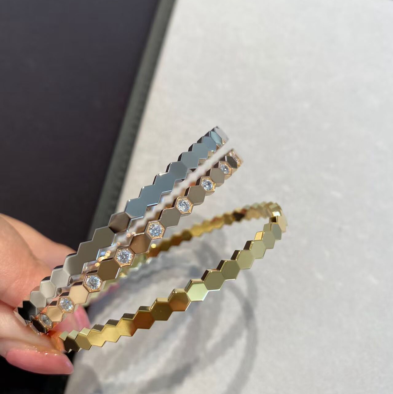 明星同款蜂巢手镯女玫瑰金18K金轻奢波浪菱形几何蜂窝手环叠戴