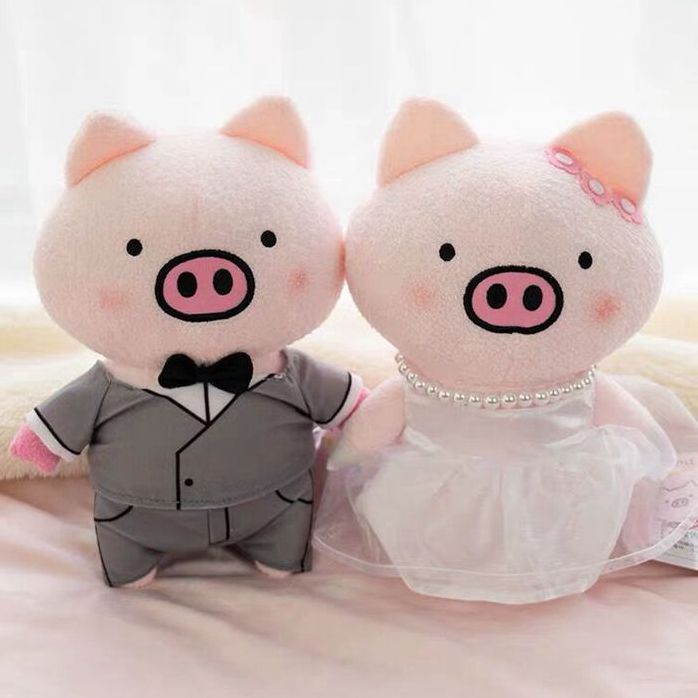正版精致的猪猪女孩婚纱猪花车装饰结婚车头公仔压床娃娃一对