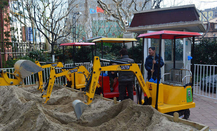 工厂直销儿童小型挖掘机游乐场玩具车亲子活动安全可靠可定制