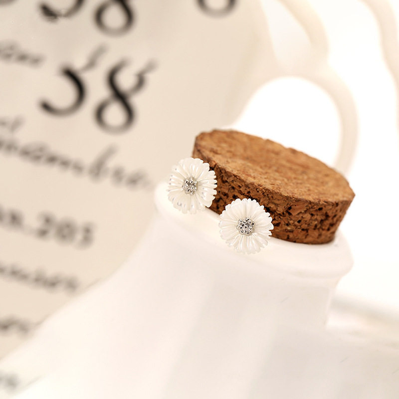 韩版S925银气质甜美小雏菊耳钉女复古时尚贝母创意耳环菊花朵耳饰