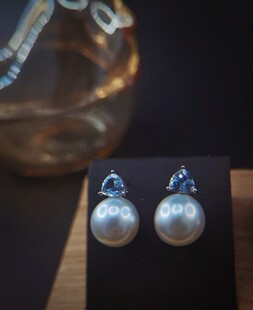 海水珍珠澳白18k金镶嵌海蓝宝耳钉