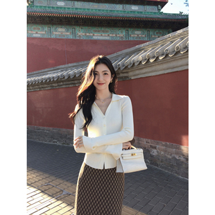 白色V领针织开衫 长袖 女秋季 显瘦气质内搭打底衫 上衣 修身 MULVAN