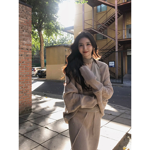 MULVAN 【现货7折】东区矜贵感 不规则蝙蝠袖针织开衫半身裙套装