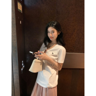 t恤女夏款 MULVAN 短袖 基础款 宽松正肩针织V领上衣 趣味刺绣小鹿