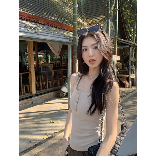 半开领方领背心外穿吊带