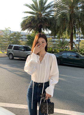 MULVAN 法式白色长袖衬衫女设计感喇叭袖上衣气质v领系带小衫衬衣