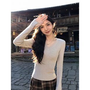 女气质修身 MULVAN 针织衫 简约V领长袖 显瘦内搭打底上衣 海德公园