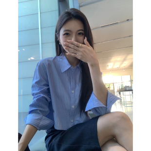 女叠穿刺绣长袖 MULVAN 衬衫 气质蓝色竖条纹短款 外穿上衣 乖巧时区