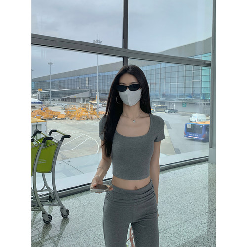 MULVAN 人手1件 辣妹短款上衣女基础款方领显天鹅颈修身显瘦小t恤
