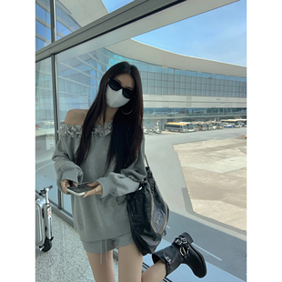 荷叶边斜肩长袖 午后漫调 卫衣女宽松露肩上衣 现货6折 MULVAN