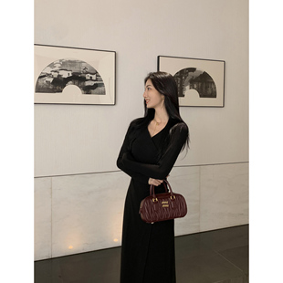 黑色V領(lǐng)針織連衣裙女秋冬高級感修身 MULVAN 顯瘦氣質(zhì)內(nèi)搭打底長裙