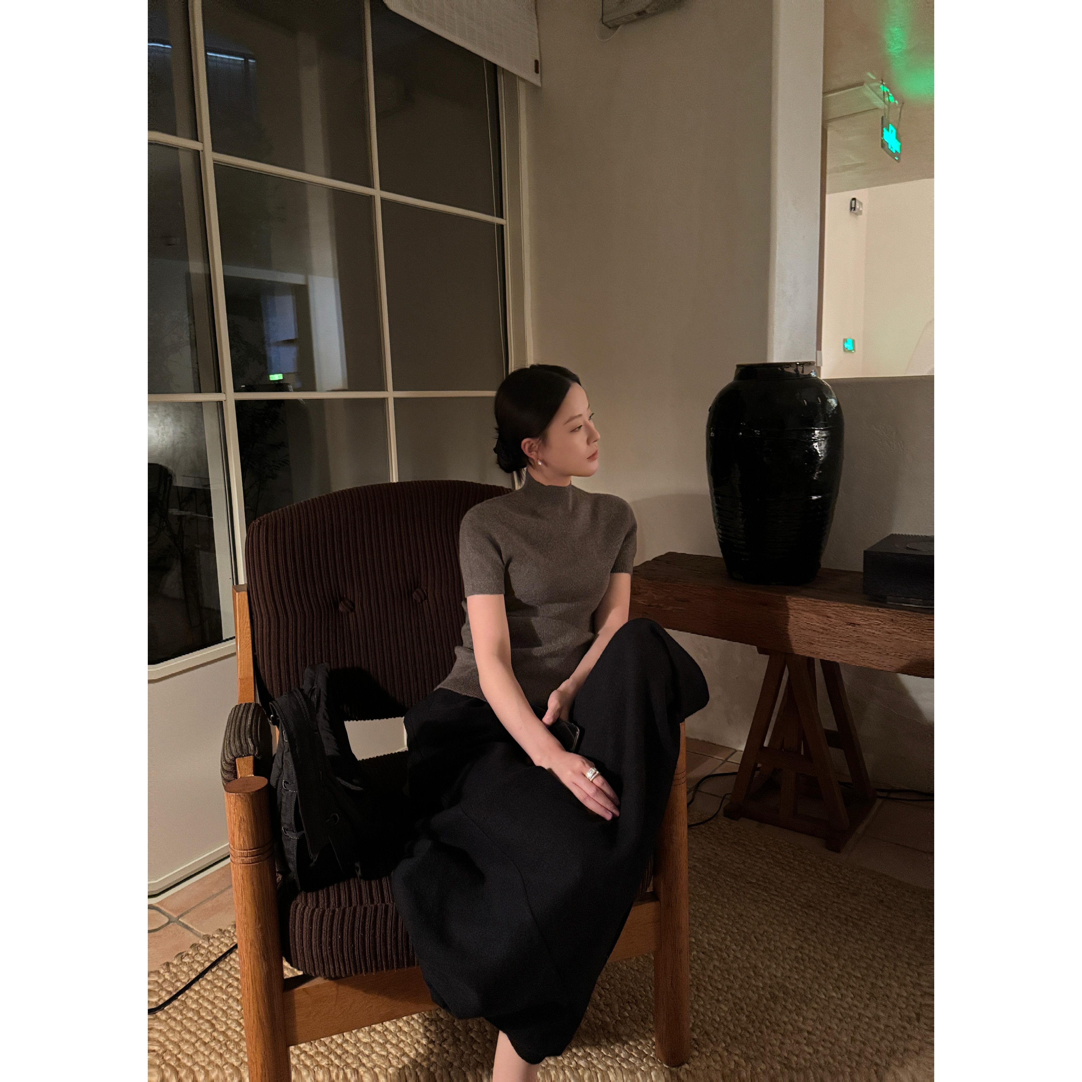 细腻坑条无缝一体高领毛针织上衣