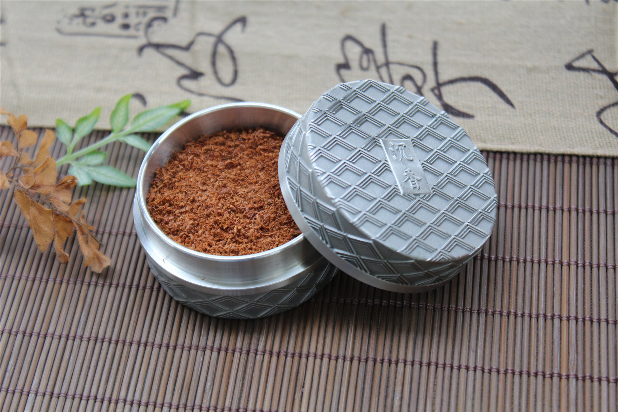 沉香粉盒中式复古金属便携密封防潮旅行小药盒养珠盒迷你茶叶锡罐