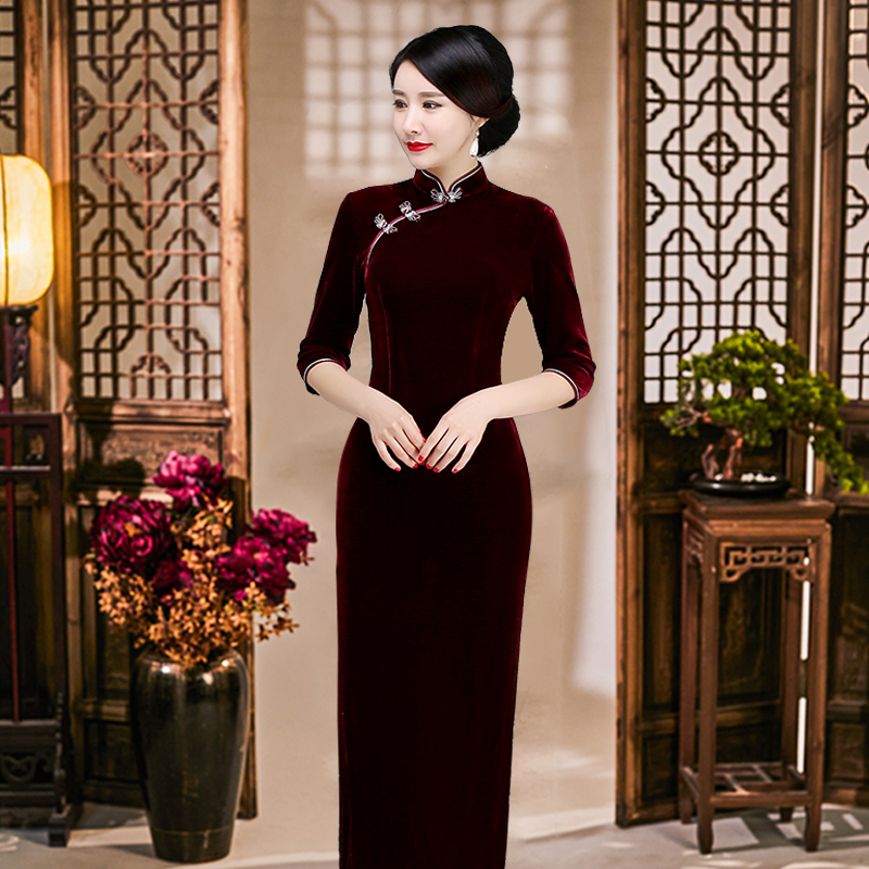 金丝绒旗袍妈妈高贵长款中老年改良走秀礼服新款大气婚宴演出服女